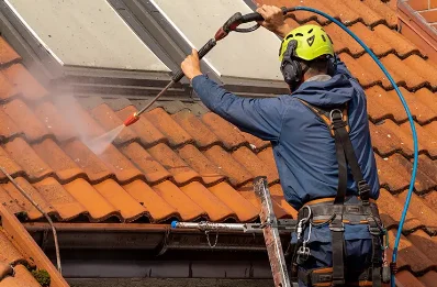 Démoussage et hydrofuge de toiture à Lampaul-Guimiliau