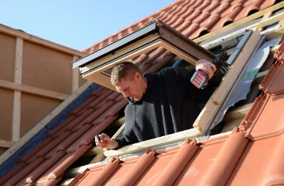 Pose de fenêtres de toit Velux à Lampaul-Guimiliau